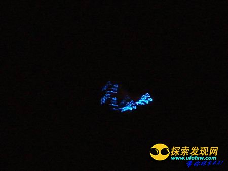 上海虹口杨浦夜空惊现2个V字形UFO