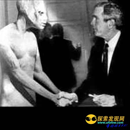 点击查看源网页</p>
</center>
<p>
一位官员对于UFO目击事件在一份1995年的简报中做出了以下几点总结:第一,人们应该以一种开放的态度来看待UFO的存在问题。我们所了解的,并不代表就是“事实”。第二,如果UFO存在,那我们应该明白,他们为何来到地球?他们的到来是否会对地球造成危害?他们的到来是否会对地球造成危害?第三,根据政府文件记载,目击者看到的这些外星来可乘坐的交通工具速度都极快,而且行踪诡异,如果我们能够接触到并利用好这项科技,将对我们大有裨益。</p>
<p>
虽然一直传闻有很多目击事件,但文件中提到很多人认为不存在UFO,也并不相信目击UFO的说法。他们认为这只是一种集体性的幻觉,或者所谓不明飞行物其实只是在美国大行飞行器,还可能是天气的原因,导致了人们的判断力下降,更有甚者说着些不过是一些人装神弄鬼,恶作剧等。</p>
<p>
但是对于UFO有坚定信念的人来说,这些所谓的证据都是无稽之谈,根本不用去在乎的。</p>
<p>
档案中也发现了一个问题,什么人能看到UFO?结果是,大多数看到UFO的人他们都是一些普通人,如:农民、警察、医生或情侣。</p>
<p>
UFO来访地球是什么时候的事?我们很多时候认为是在近代才开始有UFO来访。但根据历史资料显示,几百年前的人们就曾见过类似UFO的飞行物,只是这种现象到了二战后尤为频繁,所以渐渐被人们熟知,也有越来越多的人来探寻。</p>
<p>
英国国家档案馆为何公开这批历史机密文件?很大一部分原因是为了将英国政府这数十年对UFO的研究过程加以还原,为以后的研究留下珍贵的可靠资料。以便未来可以更好的研究UFO,直至真相完全呈现。</p>
<script type=