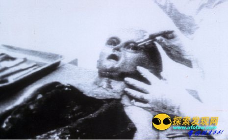 美国空军收存坠落UFO和外星人尸体曝光