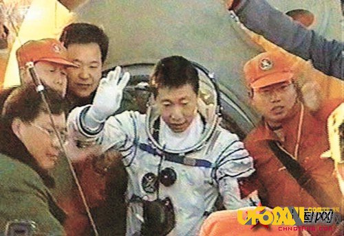 揭秘杨利伟出舱时满脸鲜血真相;震惊世界