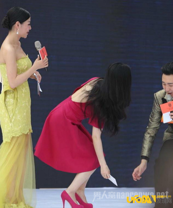 女神就是,即使摔倒,也要摔得姿势漂亮! 女神就是,即使摔倒,也要摔得姿势漂亮!