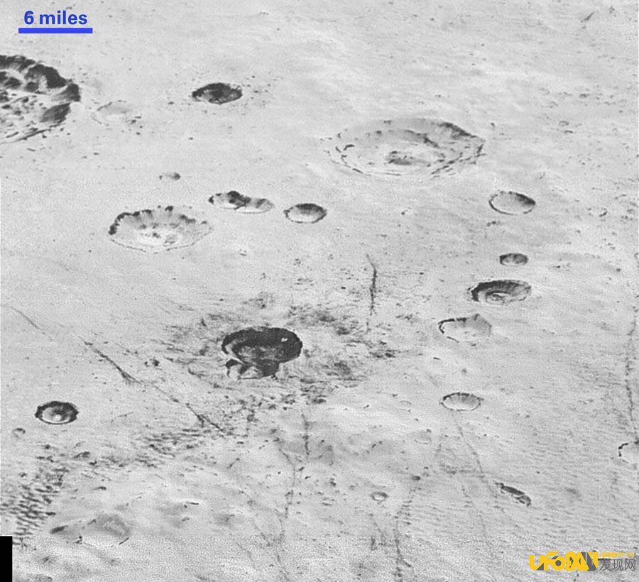冥王星探测器在冥王星山顶发现“积雪”