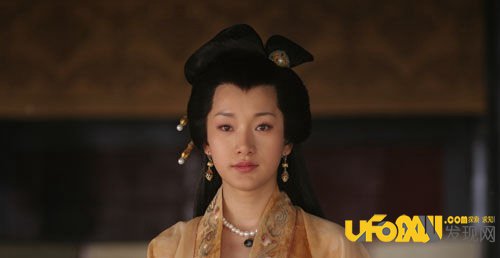 淫荡至极!公主与和尚通奸令驸马看门