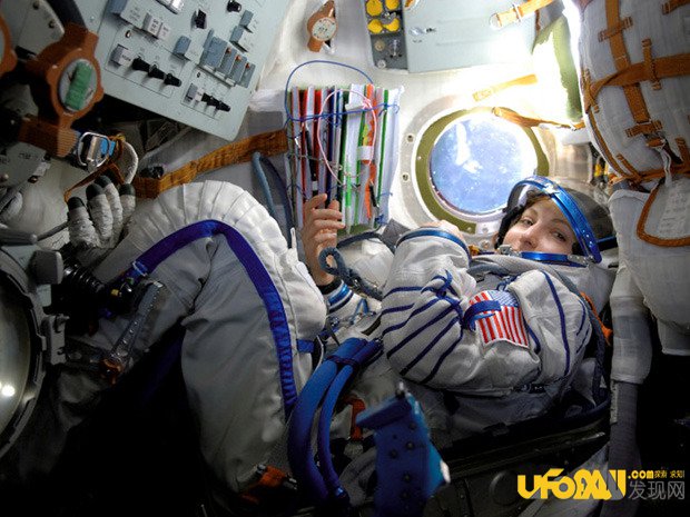 宇宙空间站长期生活实验