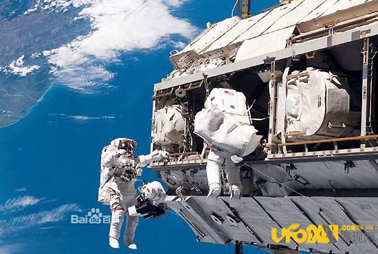 宇宙空间站长期生活实验