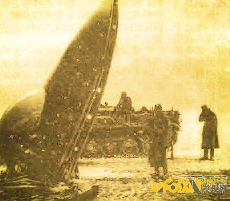 谷歌地图拍到美国第51区军事基地出现UFO证据