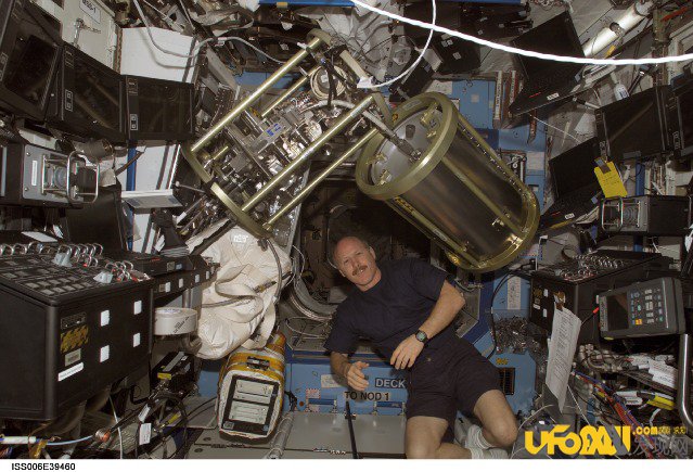 独家揭秘宇航员在太空怎样生活之在太空用什么笔写字?