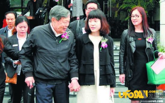 82岁老人娶28岁娇妻:翁帆为什么嫁给杨振宁真相令人吃惊