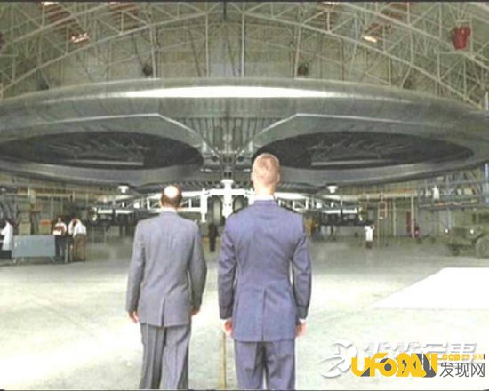 最新美国ufo事件揭秘:美军基地附近出现UFO