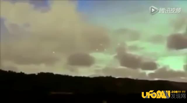 夏威夷上空现成群ufo:UFO群造访地球?