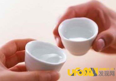 解酒的最快方法:看世界上醉酒后吃什么食物最解酒