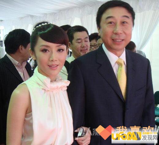 冯巩老婆艾慧美艳近照