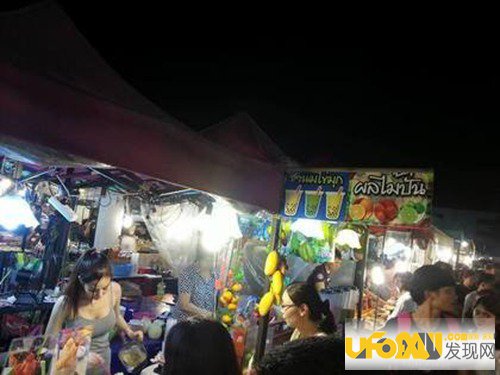 夜市美女老板被赞果汁西施。
