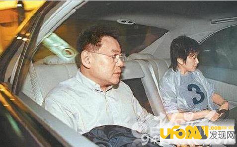 关之琳下体被塞高尔夫球
