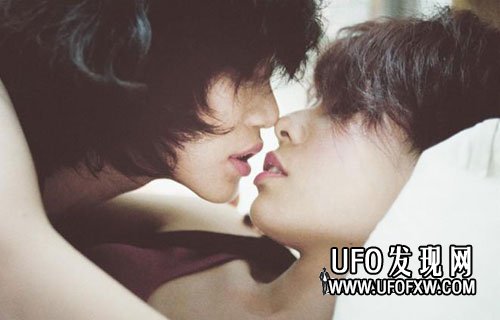 一个男人想睡你的表现
