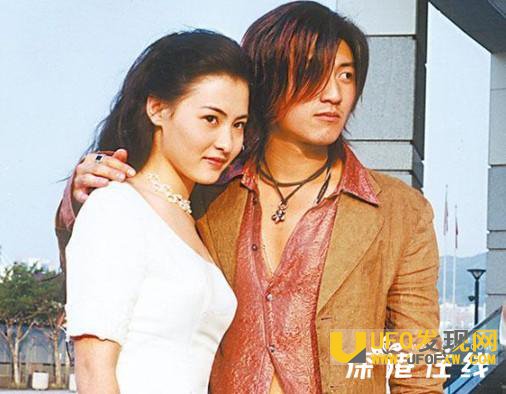 谢霆锋离婚后护着柏芝