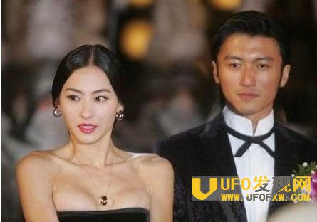 谢霆锋离婚后护着柏芝