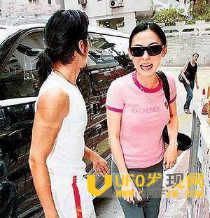 谢霆锋偷给柏芝打电话