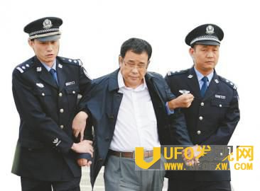 李华波的背景资料