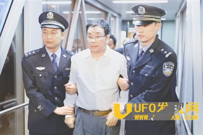 李华波的背景资料