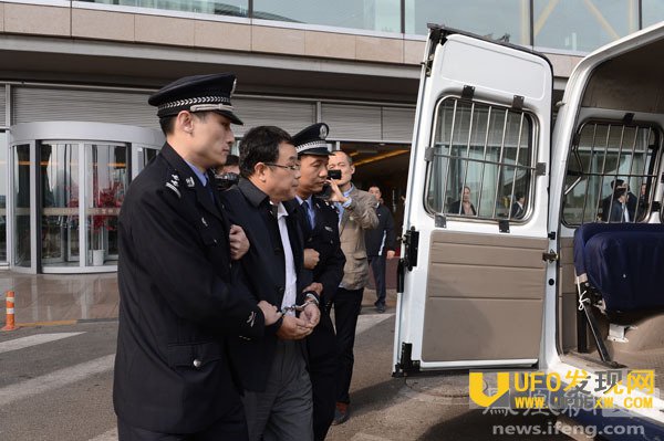 李华波回国判几年
