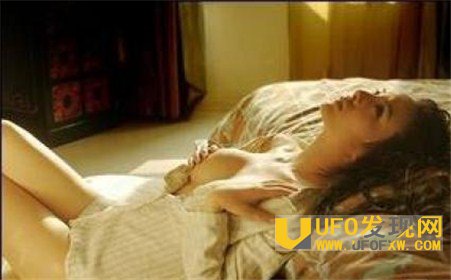 女性自慰夹枕头方法