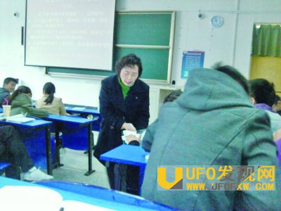 在上课看到女生卫生巾