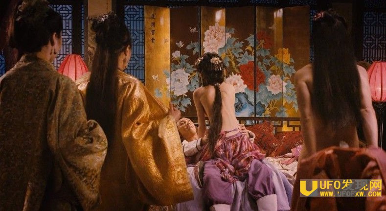 女孩坐三角木马为啥疼