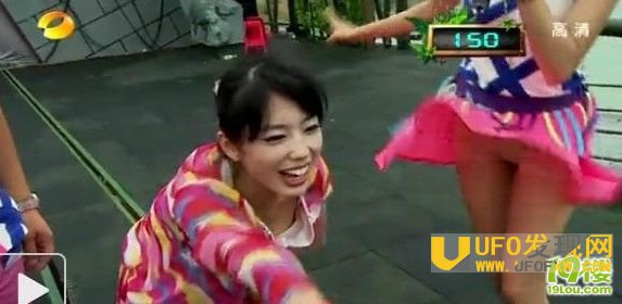 没有穿内裤的冲关女生