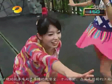 没有穿内裤的冲关女生