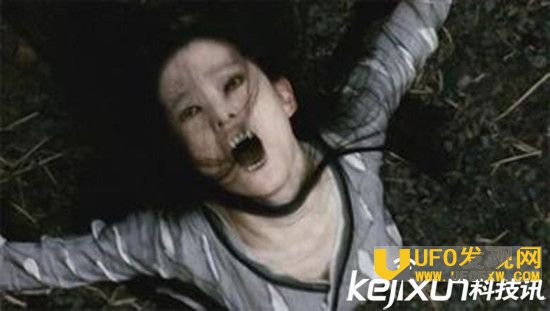 千年女尸复活走出古墓