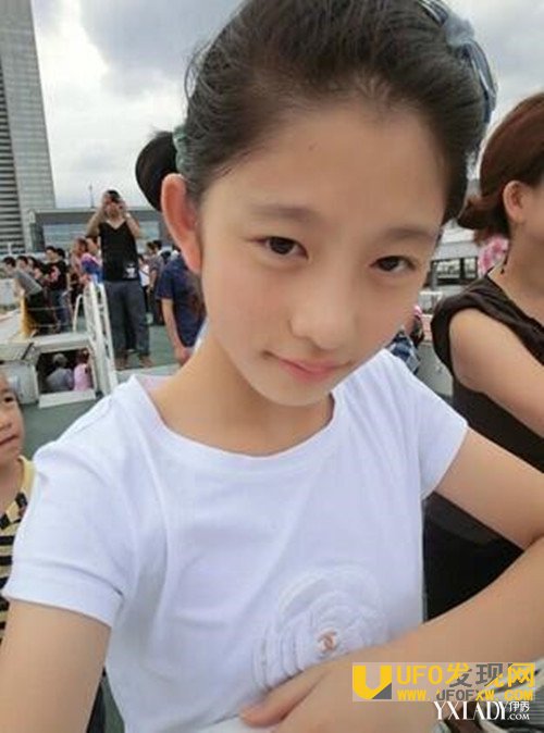 易烊千玺醉酒吻女朋友