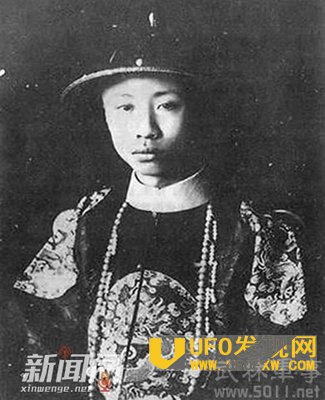 溥仪皇帝资料图