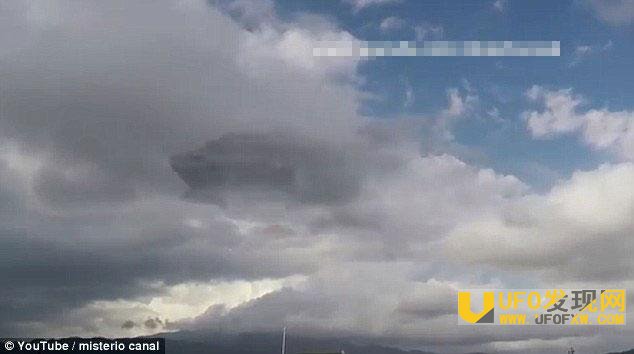 摄影师拍摄到UFO?或只是云团而已