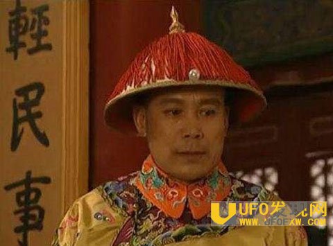 工地上挖出身着龙袍的干尸,究竟是谁?