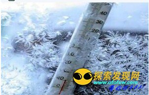 俄男子吸烟掉火车 零下40度“裸奔”7000米